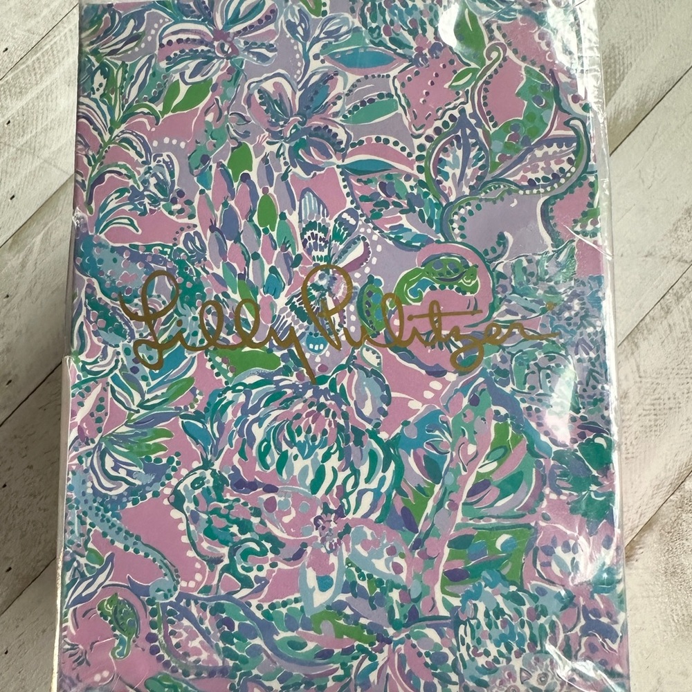 Lilly Pulitzer NEW IN BOX Coconut Crew Candle, 8 oz, GWP
